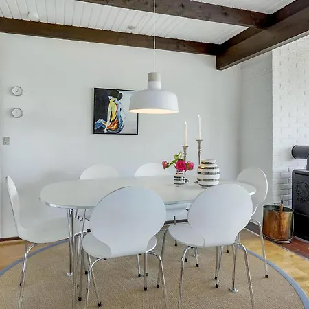 Feriehus 3 Bedroom Cozy In