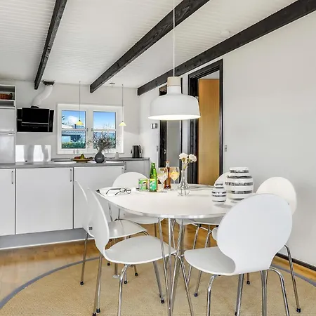 בית נופש 3 Bedroom Cozy In *