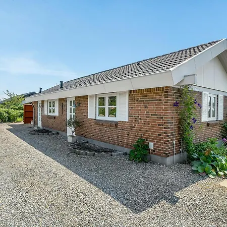 3 Bedroom Cozy In * הדרסלב